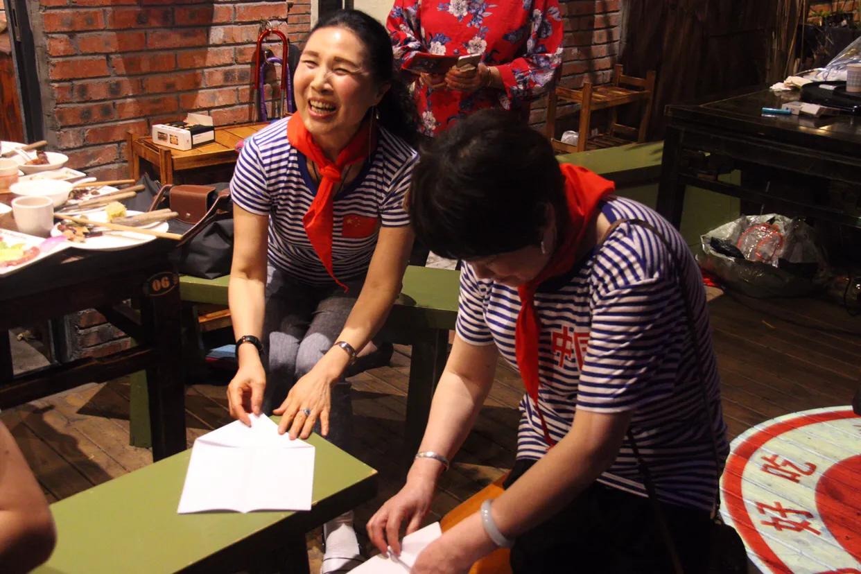 超龄儿童戴红领巾图片,戴红领巾的小朋友六一儿童节