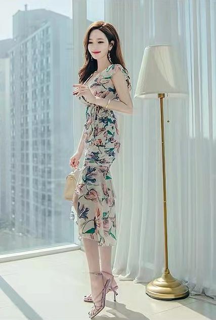 v领雪纺碎花七分袖包臀连衣裙,雪纺碎花抽绳褶皱包臀连衣裙长袖