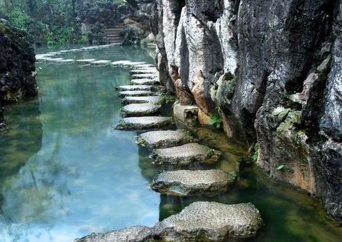 瀑布大小七孔西江千户苗寨,千户苗寨和小七孔和黄果树瀑布