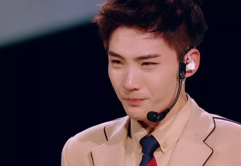 爱豆不经意导致的名场面暖心瞬间,爱豆那些让人心疼的瞬间蔡徐坤