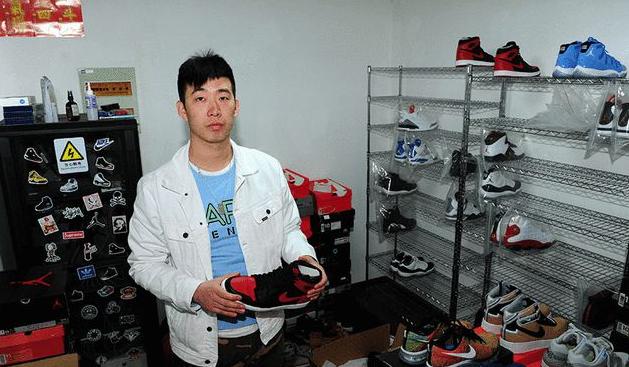 “我买了一双200元耐克鞋”，失去助学金，贫困生不配有好生活？