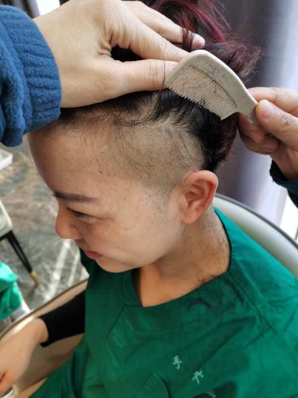 她是感染科护士也是酒店楼层长，祝在鄂州的她们节日快乐