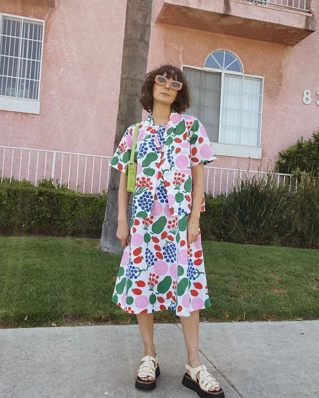 今年最火的4款凉鞋清爽又时髦,一双土到极致的凉鞋就是潮