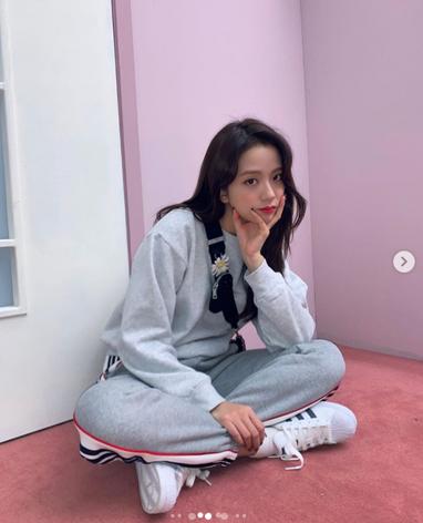 甜死人不偿命韩剧,jisoo金智秀喜欢初恋风穿搭