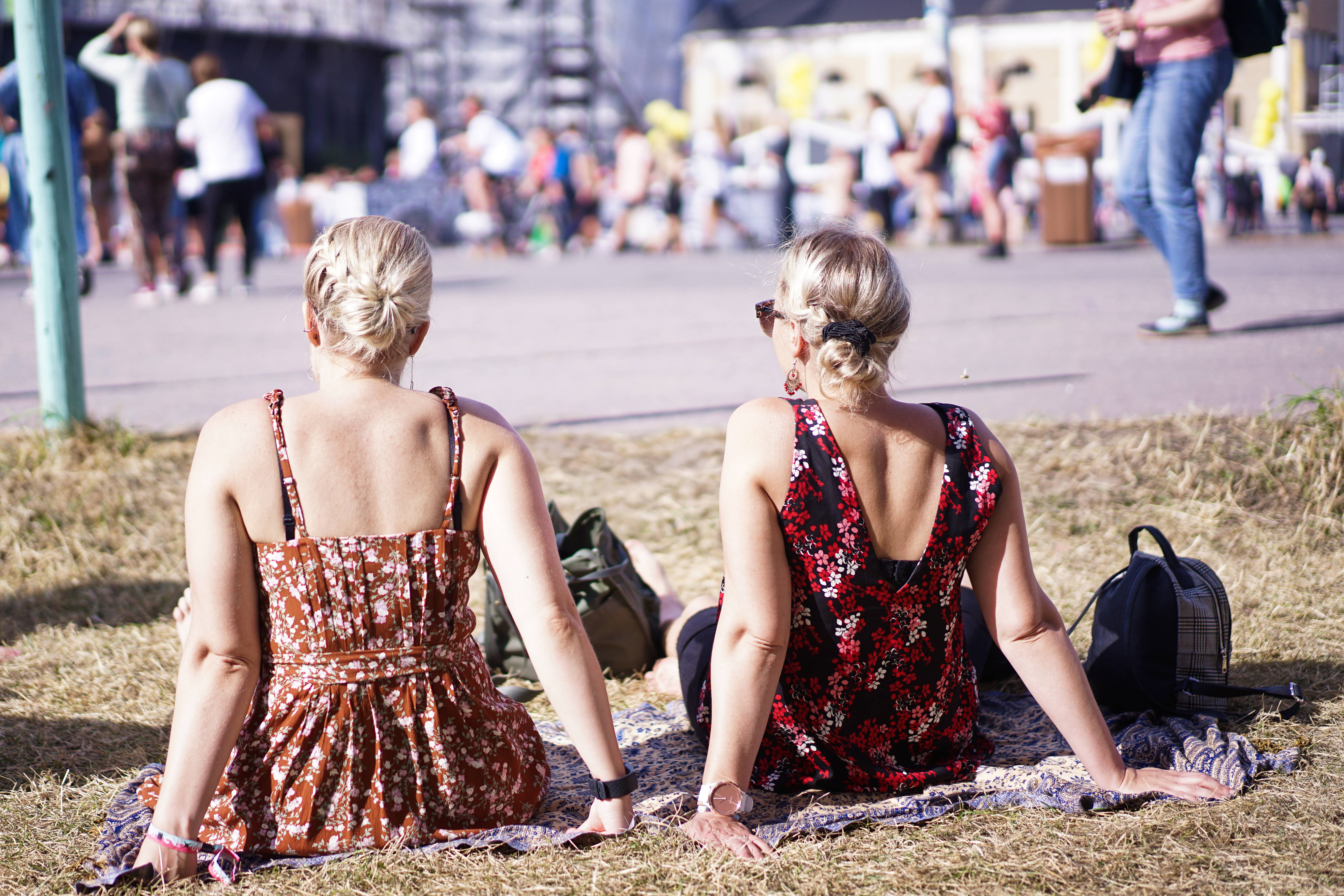 为什么欧洲国家都很喜欢铺草坪,欧洲人为什么喜欢草坪