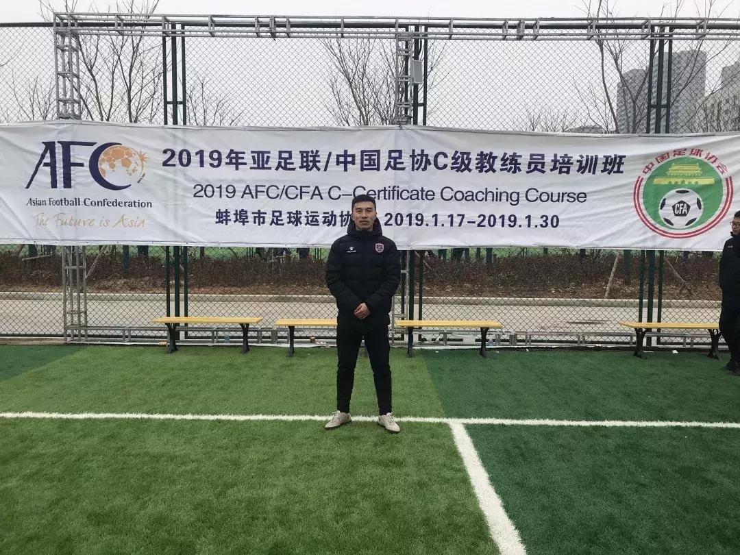 绿茵场上洒青春--安徽阜阳颍上县候昌奇老师教书育人事迹介绍