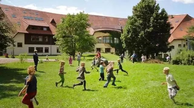 世界级难题：下午三点半到了，所有在上班的妈妈们都慌了