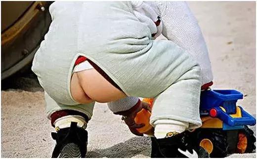 女童穿衣太潮患上妇科病,一岁女宝宝得了妇科病