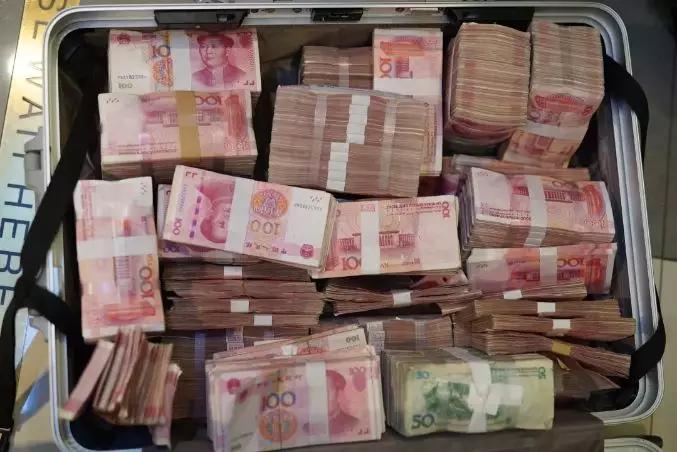 这条游戏弹窗小广告的背后，竟是每日流水近亿元的网络赌博平台