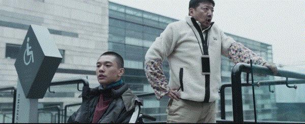 哭晕在影院！没明星没流量的“三无电影”，凭什么封神？