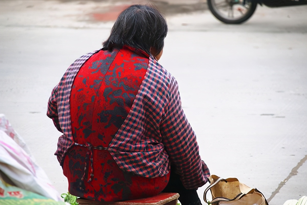 治疗叶酸与补充叶酸有什么区别吗,正常成年人补充叶酸每天多少合适