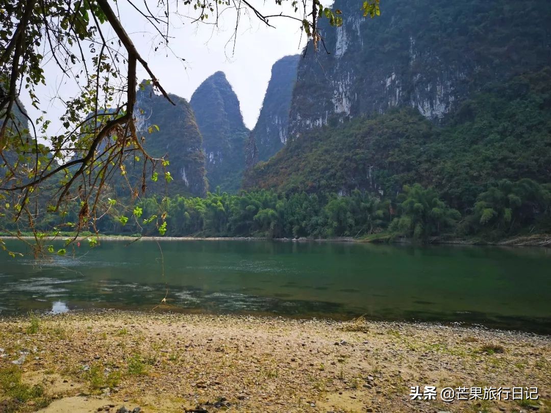 桂林阳朔漓江边风景,桂林漓江阳朔风景名胜区