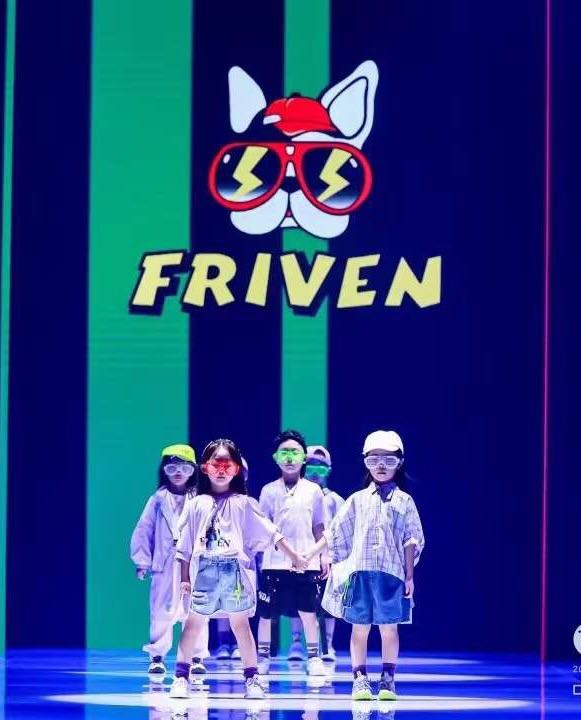 石狮斐杋潮童被中国服装协会授予第五届中国十大童装品牌荣誉称号