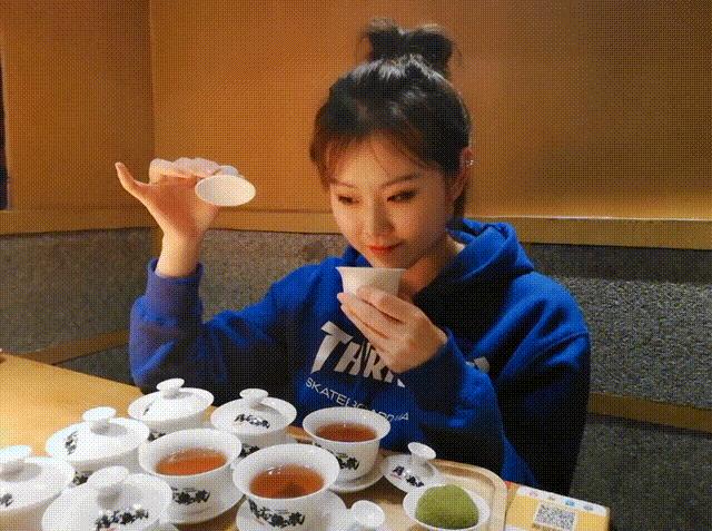 贵阳辣子鸡多锅煮的网红店,贵州贵阳最火爆辣子鸡店铺