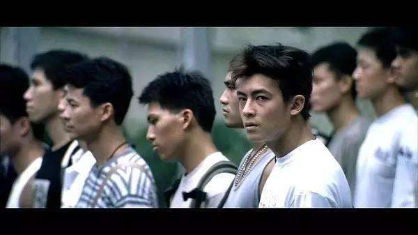 无间道1剧情简介及人物小传,关于无间道1的疑问