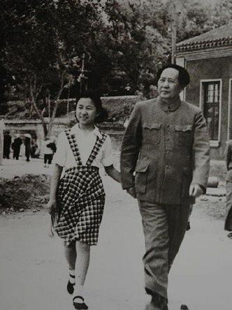 1950年高层贪官建小二楼，惹毛主席震怒，毛主席：拉出去枪毙