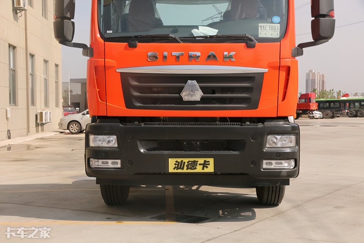 汕德卡600升双腔油箱,600升双腔油箱