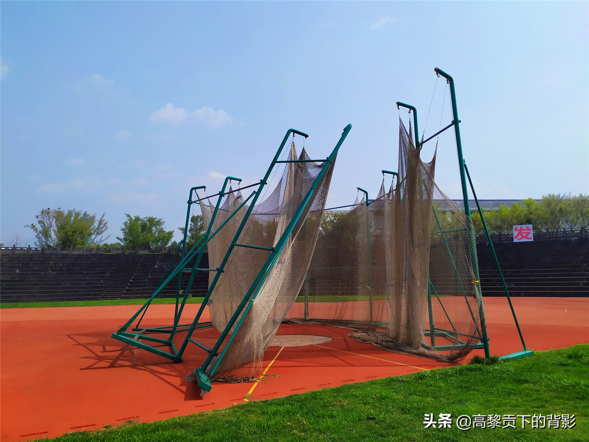 云南腾冲偶遇篮球赛顺便看看腾冲的体育设施如何？