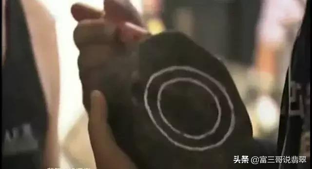 翡翠原石切了卖还是当赌石卖好,那些年切垮的翡翠原石