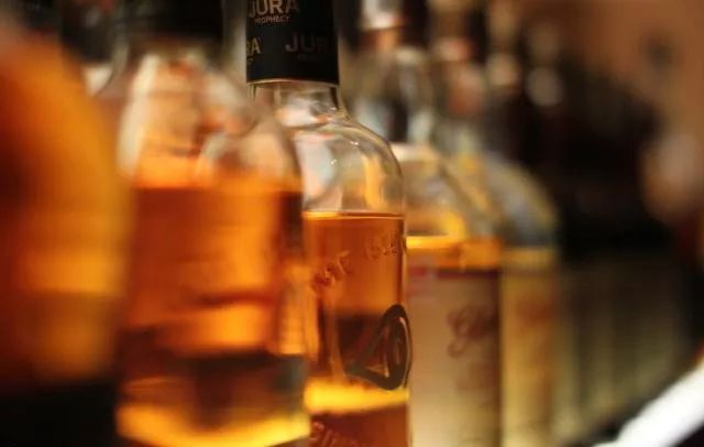 红酒10年还能喝吗,红酒发酸后还能喝吗