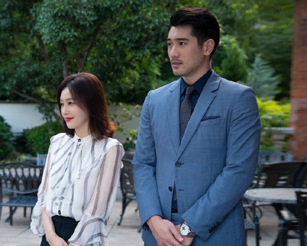 从白月光到莫向晚秦岚只用了支“本宫不死”色口红