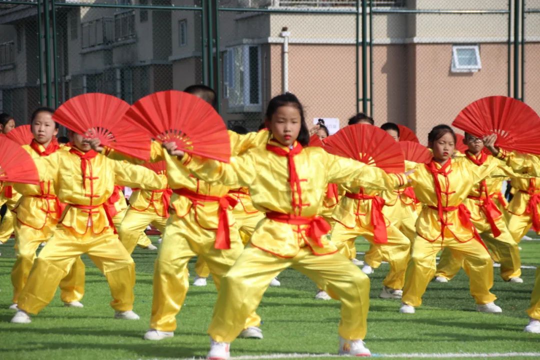 建*党**百年喜迎国庆节——西安经开第二小学队列队形广播*比操**赛