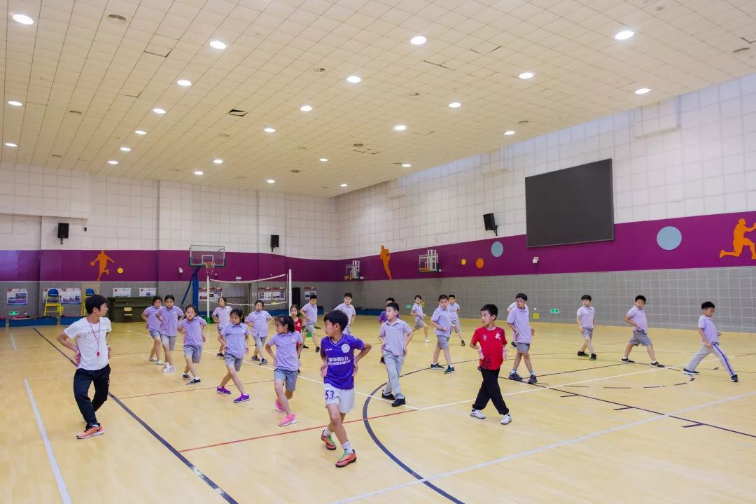 “无体育不清华”，看这所学校如何“让儿童站在运动场正中央”