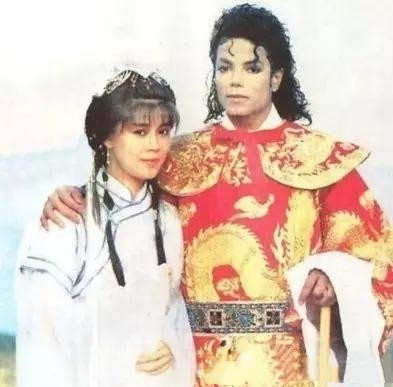 笑傲江湖96老版,96版笑傲江湖令狐冲发现山洞