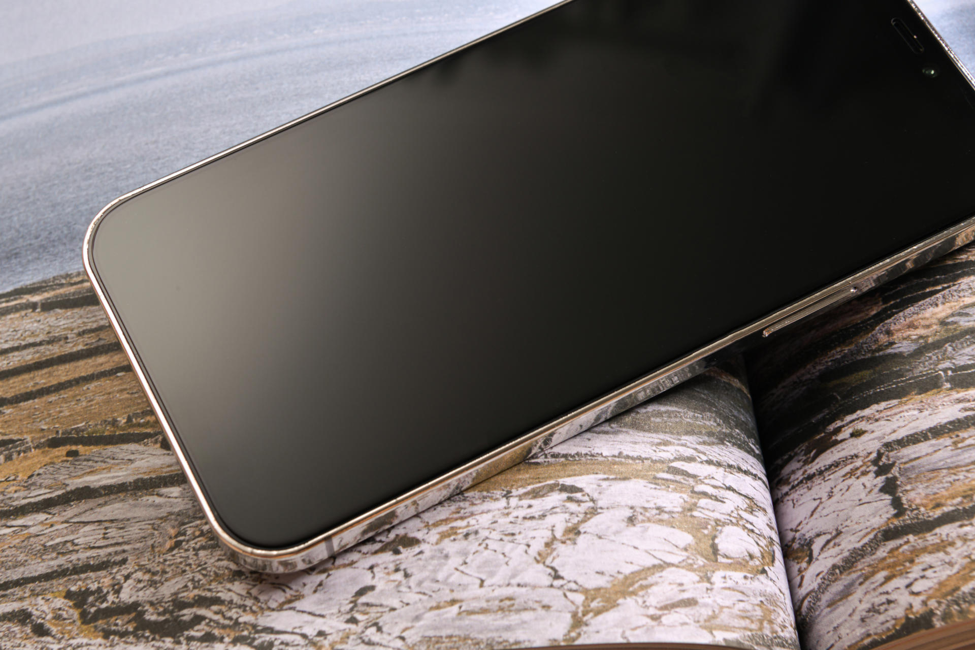 钢化膜选哪种比较好用,手机钢化膜贵的和便宜的区别