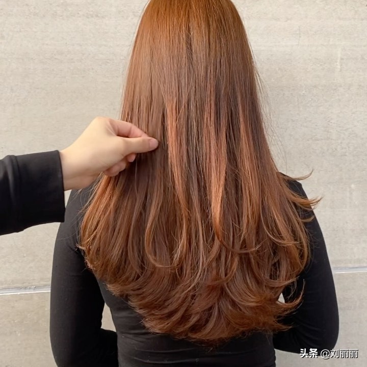 今年最流行羊毛卷中短发卷发,短发卷发推荐发量少羊毛卷