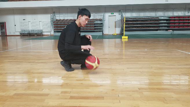 篮球原地运球第一课时教学设计,篮球原地单手运球教学视频