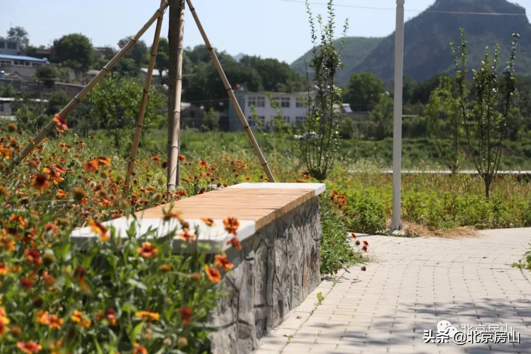 废弃的矿山正在改导致为一座公园,废弃矿坑改导致美丽公园