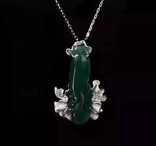 龙石种翡翠就是玻璃种吗,龙石种翡翠与帝王绿翡翠哪种贵