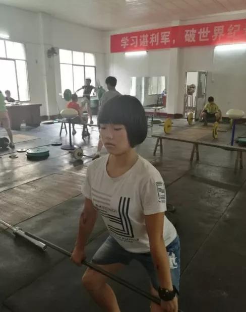小孩子练举重有没有发展 (小孩练举重有前途吗)