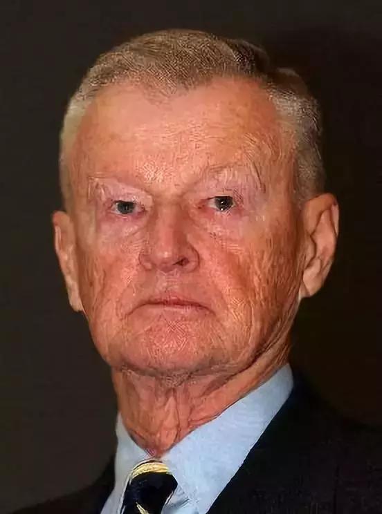 美国的奶头战略有多可怕！郭美美出狱就晒百万卡地亚，最美酒托出狱也想当网红