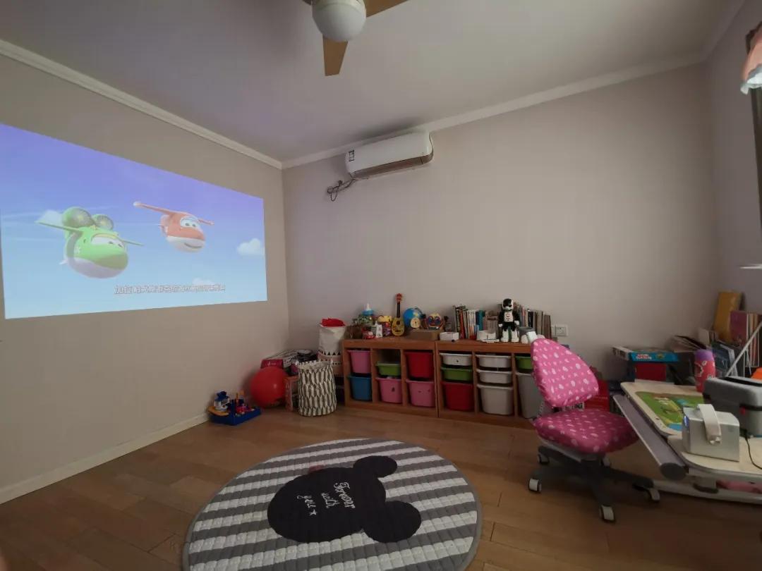 如何选择护眼投影仪,100寸电视和投影仪哪个好更护眼