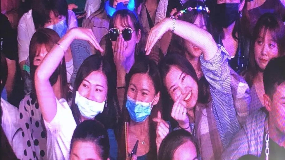 沙滩露营音乐会,阳光沙滩露营音乐会