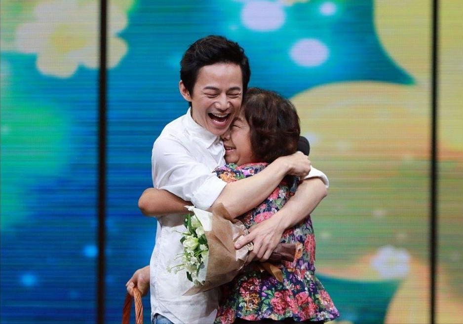 何炅谢娜友谊有多深,何炅与谢娜的友谊长达多长时间