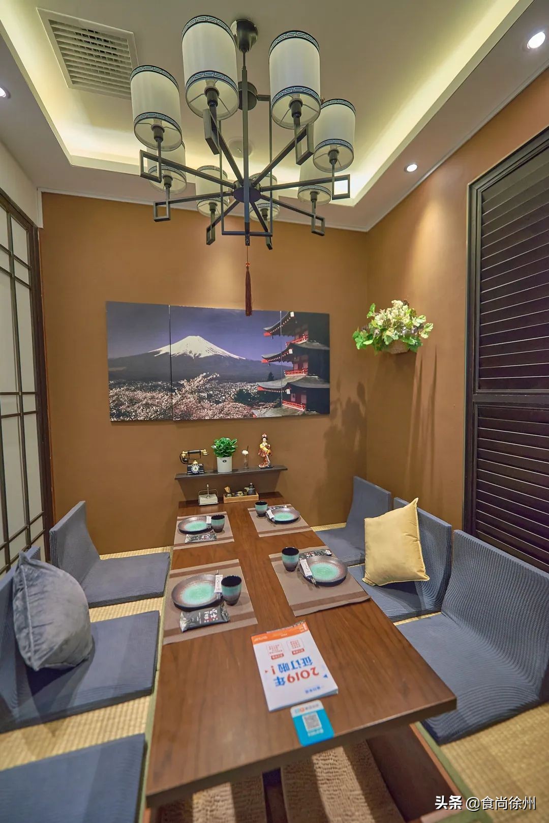 徐州张柏芝一秒到日本？其实正在吃日料，和服免费穿，过足cos瘾