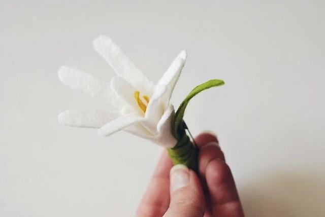 如何制作鲜花胸针图片教程,花朵胸针制作过程图解简单