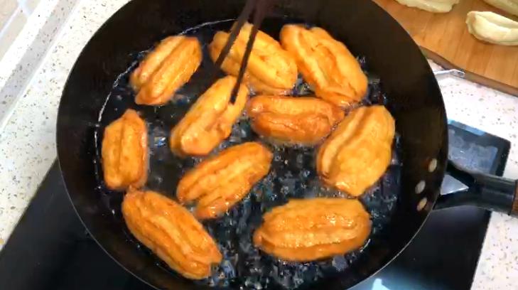 如何做油条好吃又简单不用电,想吃油条自己在家做不用一滴水