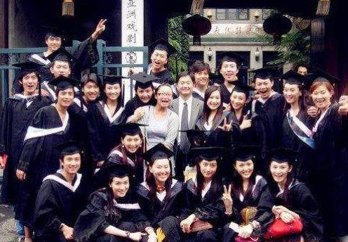 杨烁谈婚姻,杨烁签协议时的视频