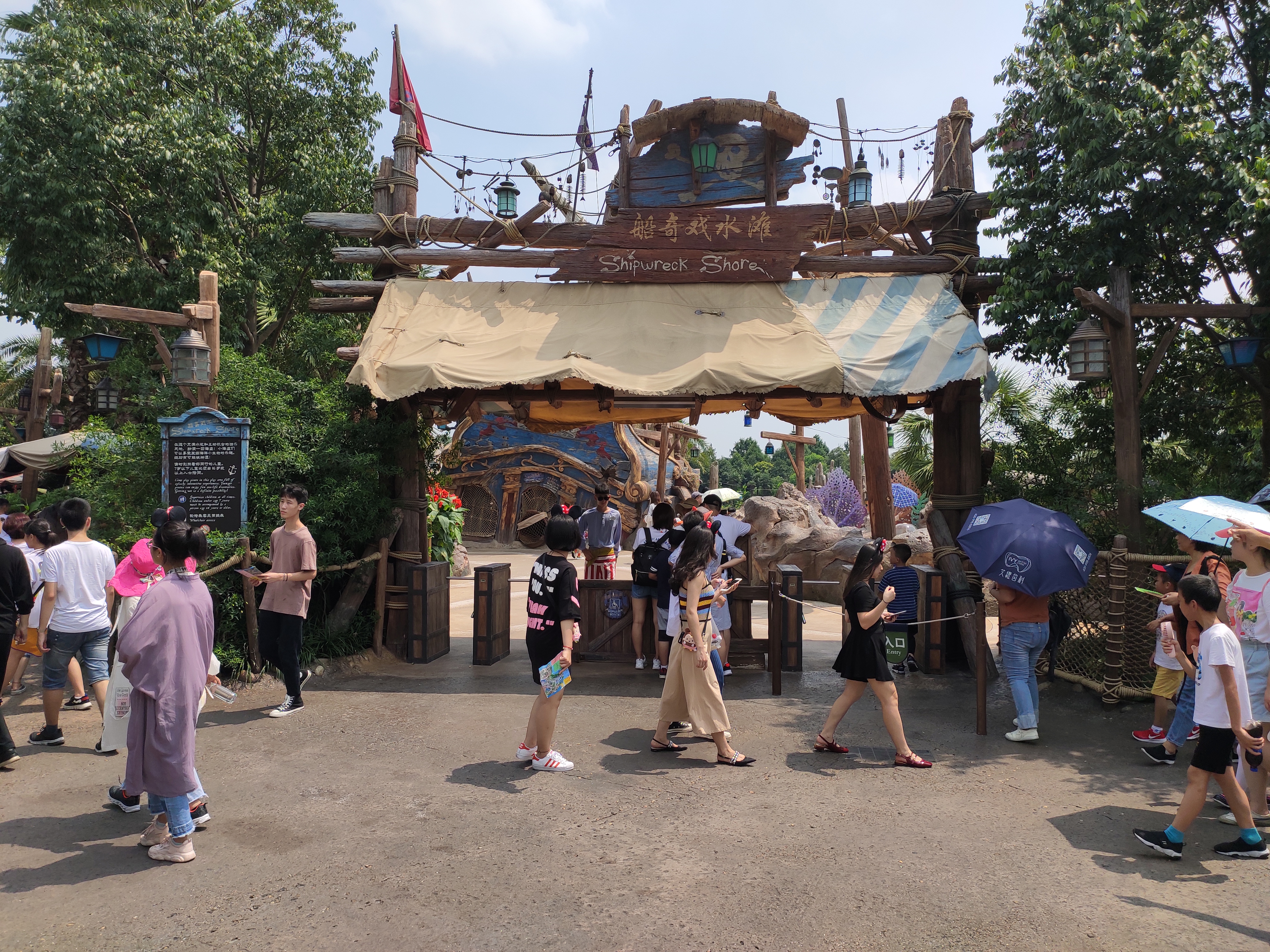 上海迪士尼一大一小旅游攻略,上海迪士尼吃住攻略讲解