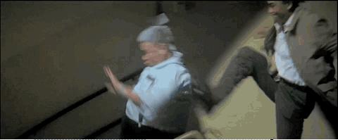 他是香港最低调的影帝，梳起飞机头他又是令人闻风丧胆的江湖大佬