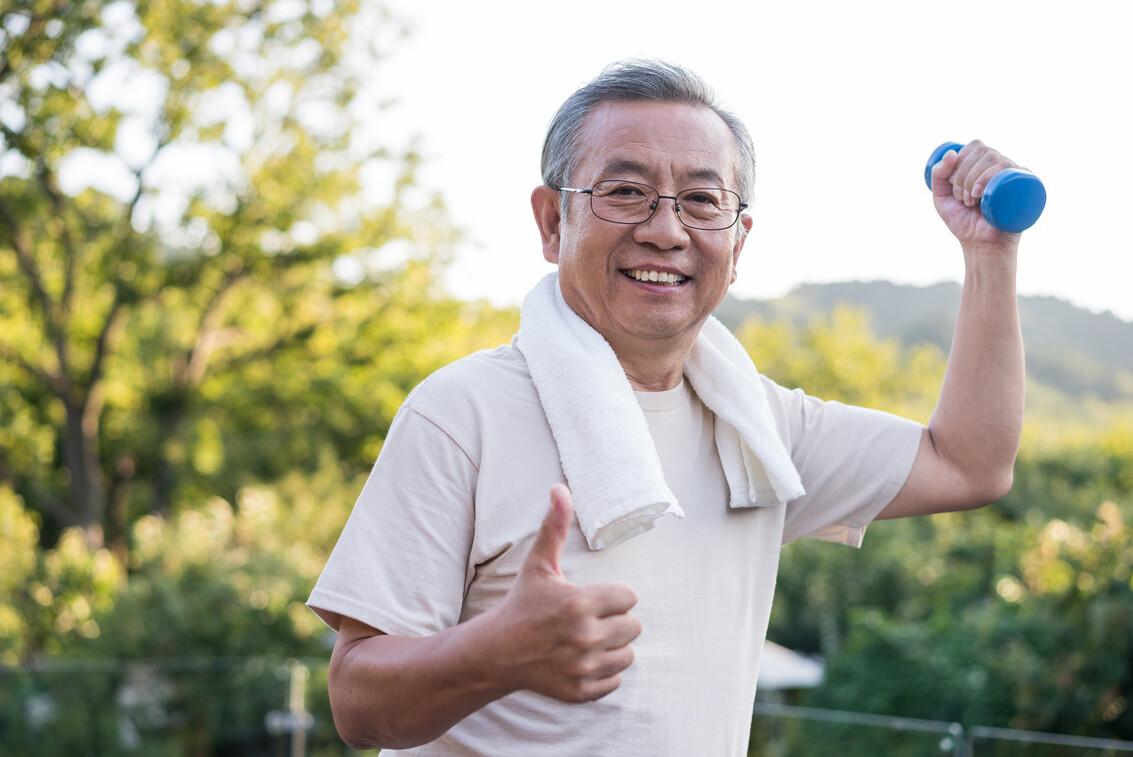 不吃晚饭科学饮食健康减肥,节食减肥快还是正常吃三餐减肥快
