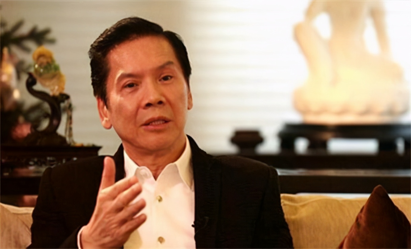 逼成龙下跪、掌掴曾志伟、封杀张柏芝？深扒向氏夫妇叱咤港圈史