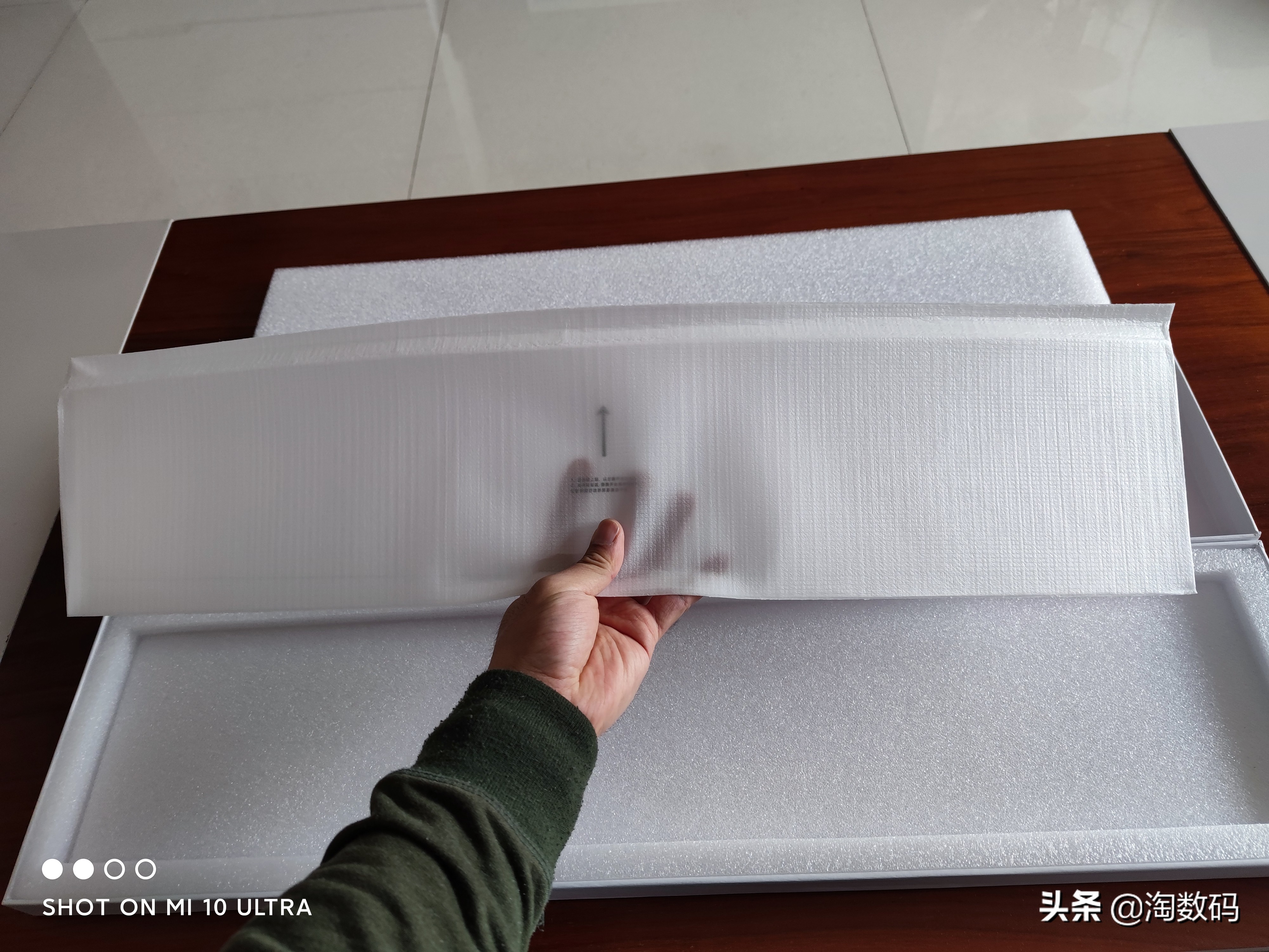 21款e300l亮黑贴膜,e300l豪华立标版2023钢化膜