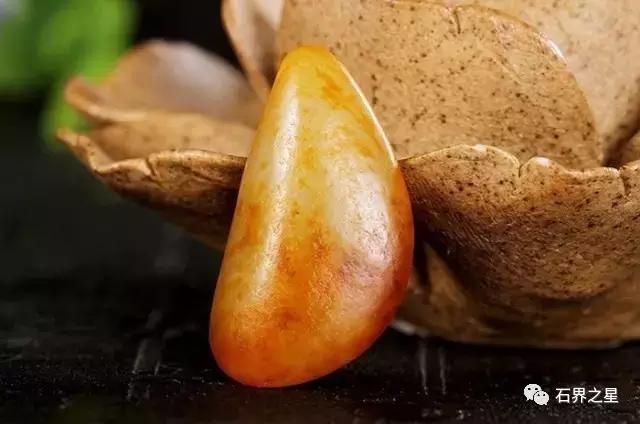 捡到这些石头不要扔,在海边捡到这些石头千万不要丢