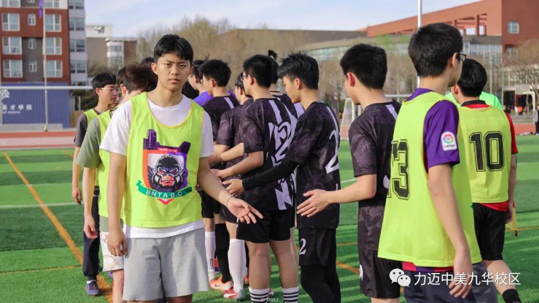 绿茵梦想骄阳下的热血足球赛上演,青春飞扬豪情篮球赛