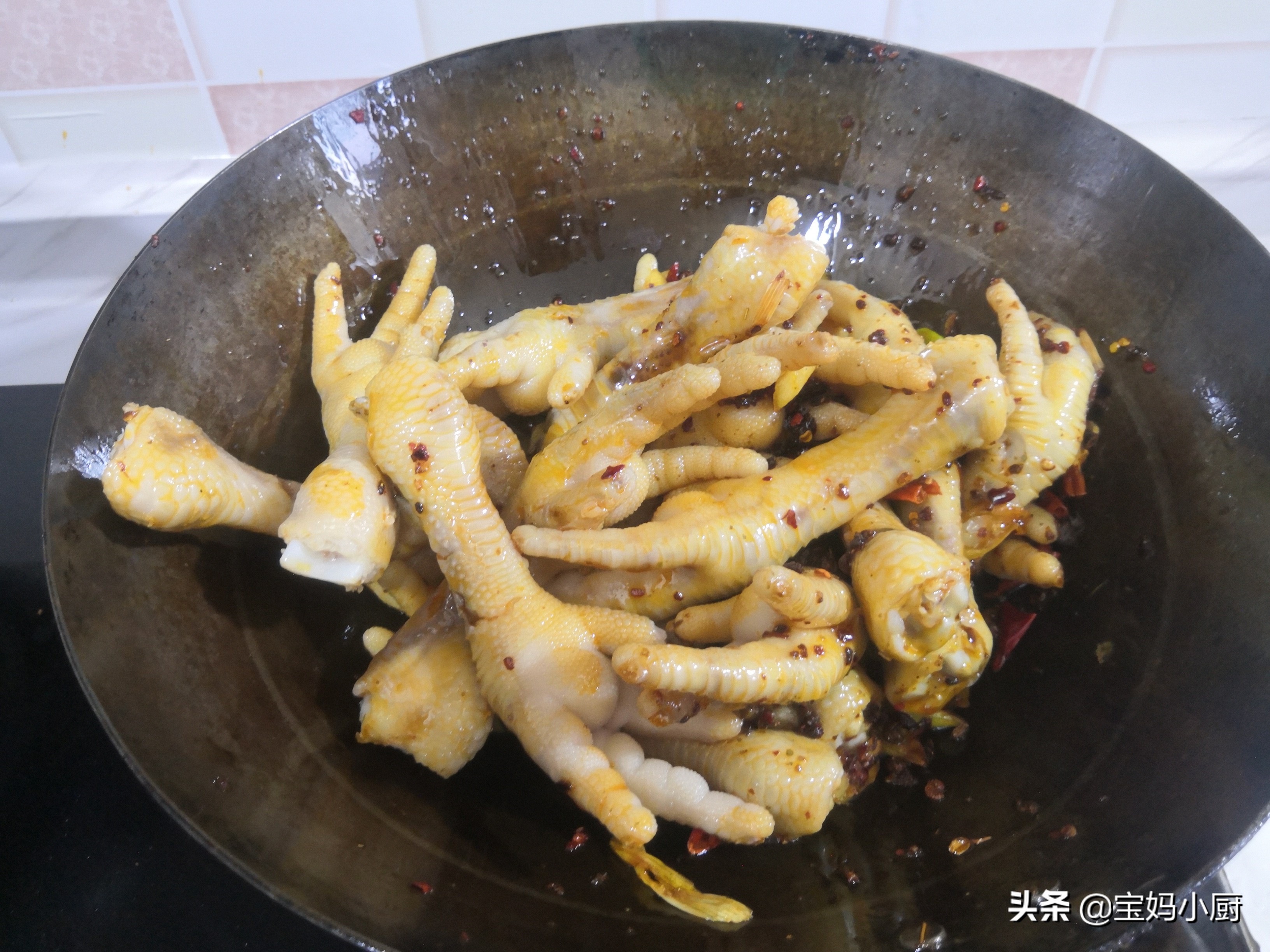 麻辣鸡爪怎么样做才能够香糯软烂,软烂麻辣鸡爪的正宗做法